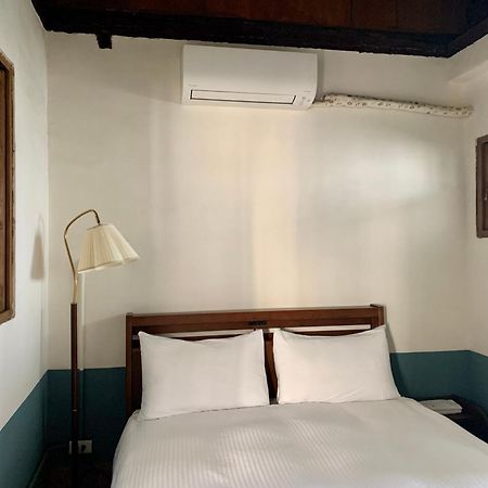 Neat Hostel Tainan Esterno foto
