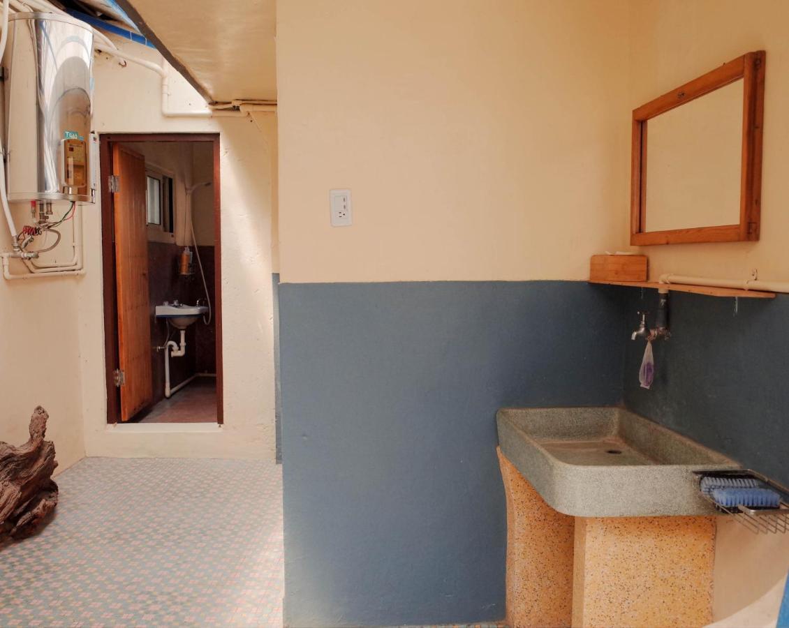 Neat Hostel Tainan Esterno foto