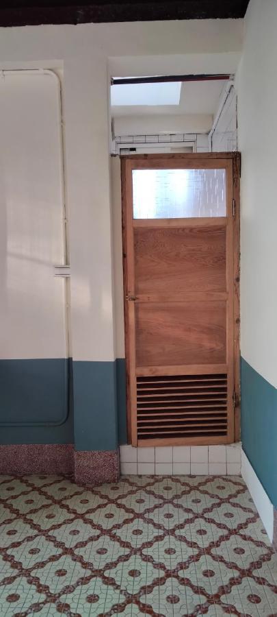 Neat Hostel Tainan Esterno foto