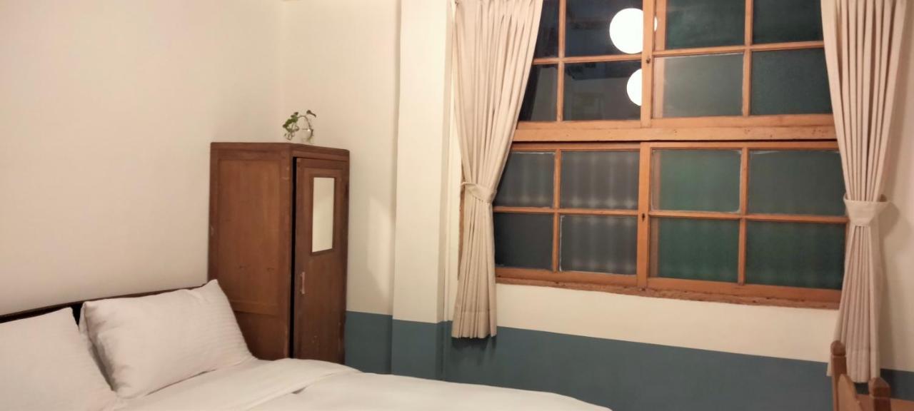 Neat Hostel Tainan Esterno foto