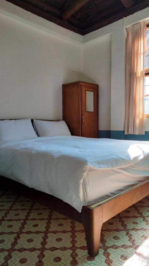 Neat Hostel Tainan Esterno foto