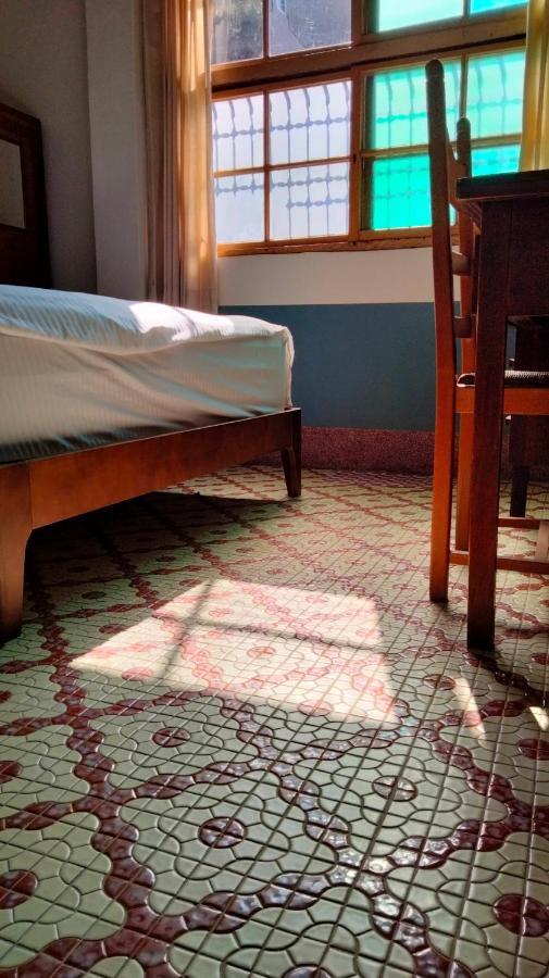 Neat Hostel Tainan Esterno foto