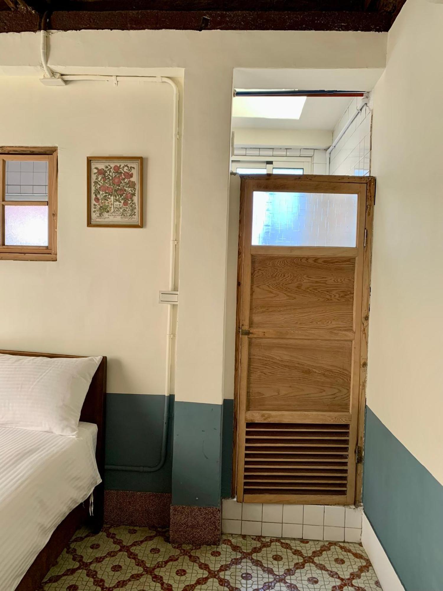 Neat Hostel Tainan Esterno foto