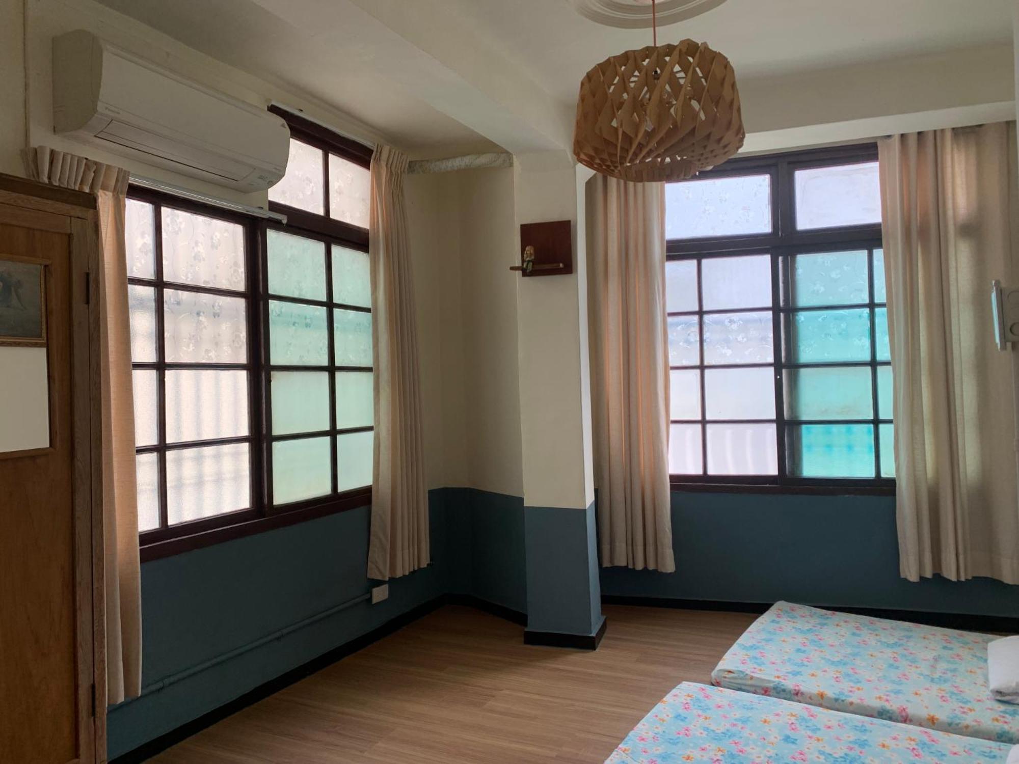 Neat Hostel Tainan Esterno foto
