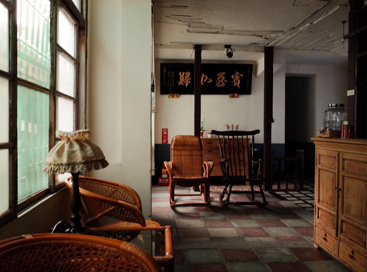 Neat Hostel Tainan Esterno foto