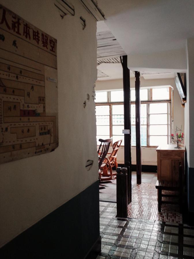 Neat Hostel Tainan Esterno foto