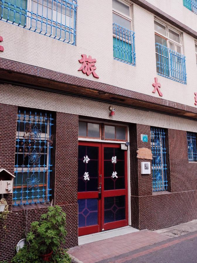Neat Hostel Tainan Esterno foto