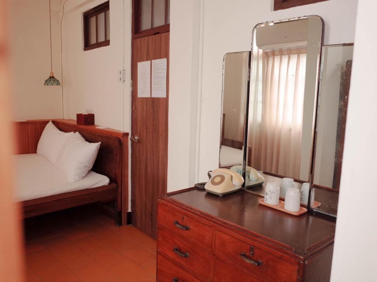 Neat Hostel Tainan Esterno foto