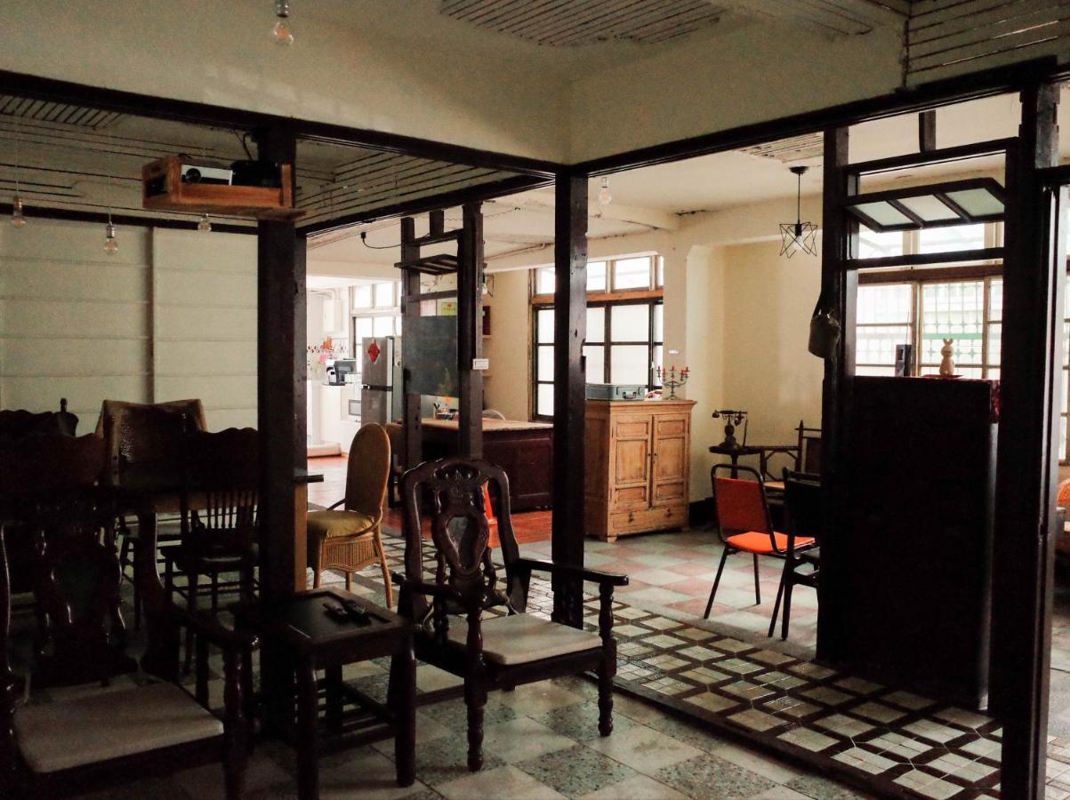 Neat Hostel Tainan Esterno foto