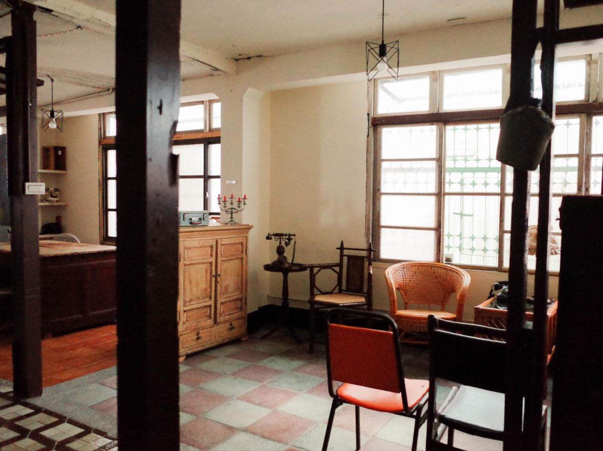 Neat Hostel Tainan Esterno foto
