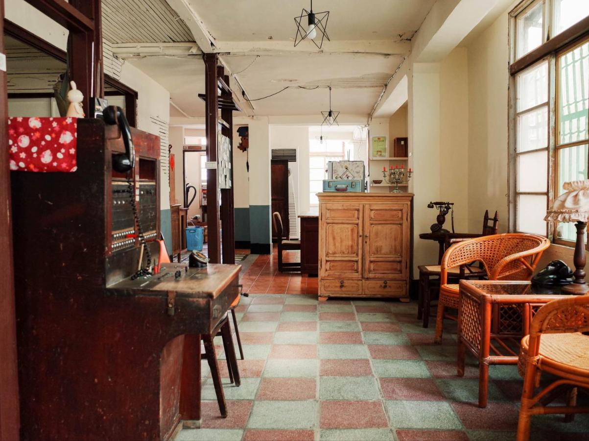 Neat Hostel Tainan Esterno foto