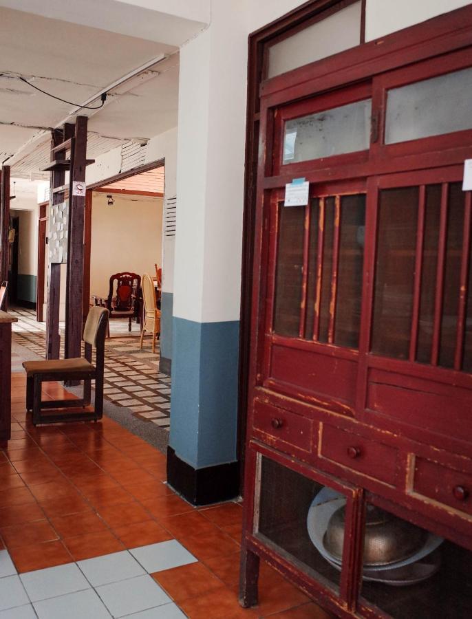 Neat Hostel Tainan Esterno foto